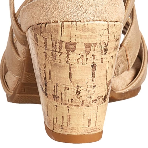 Easy Street Casual Casey Comfort Block Heel Sandals in Taupe Sz 9.5 - Picture 6 of 9